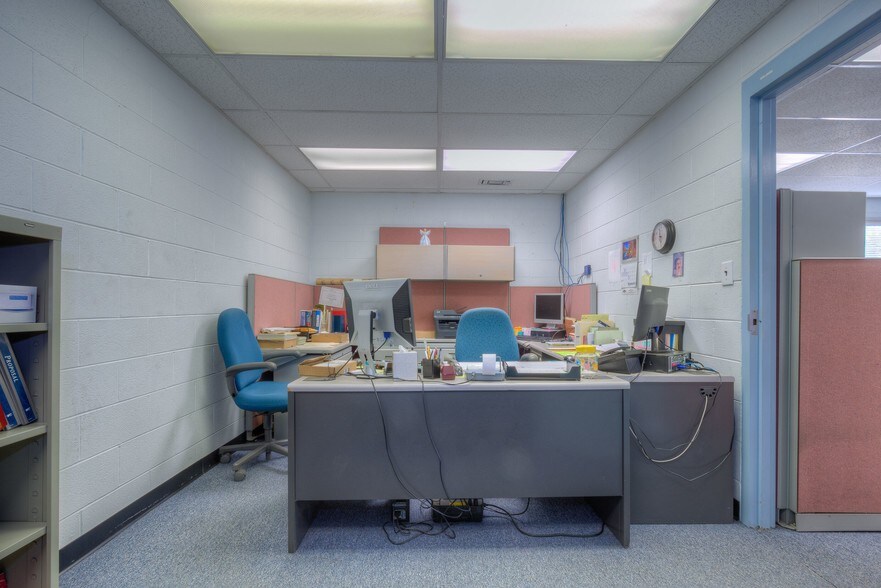 More Photos Of 3453 Aerial Way Dr SW, Roanoke Warehouse For Lease