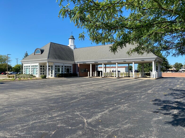 More Photos Of 15901 S Division St, Plainfield Bank For Sale