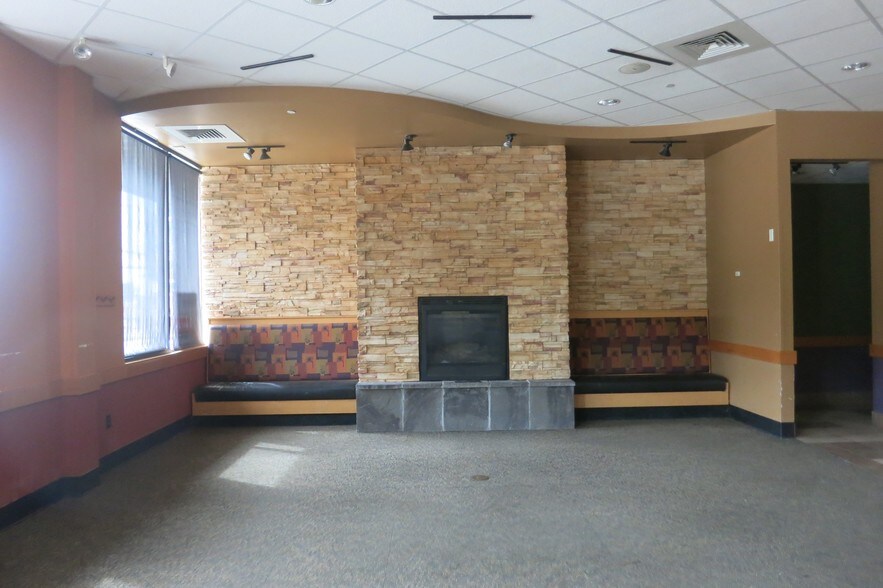 More Photos Of 1901 Hamilton Blvd, Sioux City General Retail For Sale