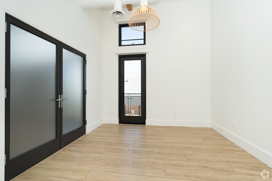 More Photos Of 330 S Cedros Ave, Solana Beach Apartments For Lease