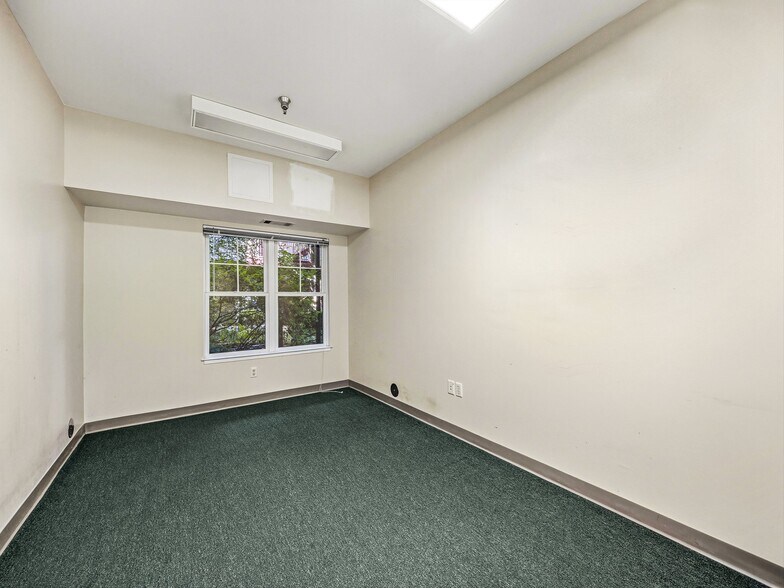 More Photos Of 64 Clingman Ave, Asheville Office For Sale