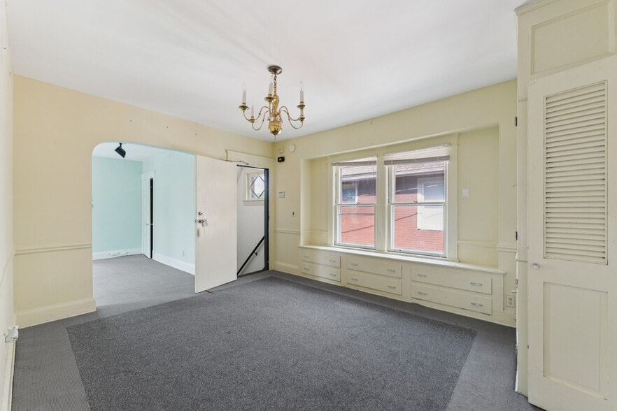 More Photos Of 12610 Larchmere Blvd, Cleveland General Retail For Sale