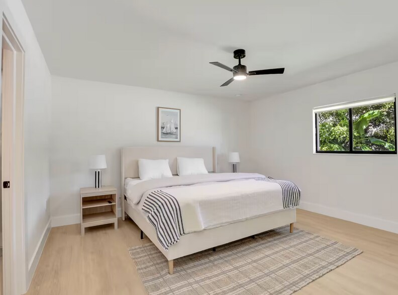 More Photos Of 2600 Lakeview Dr, Naples Apartments For Sale