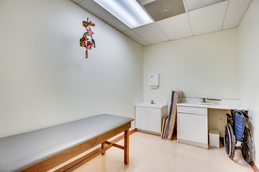 More Photos Of 1202 E Silver Star Rd, Ocoee Medical For Sale