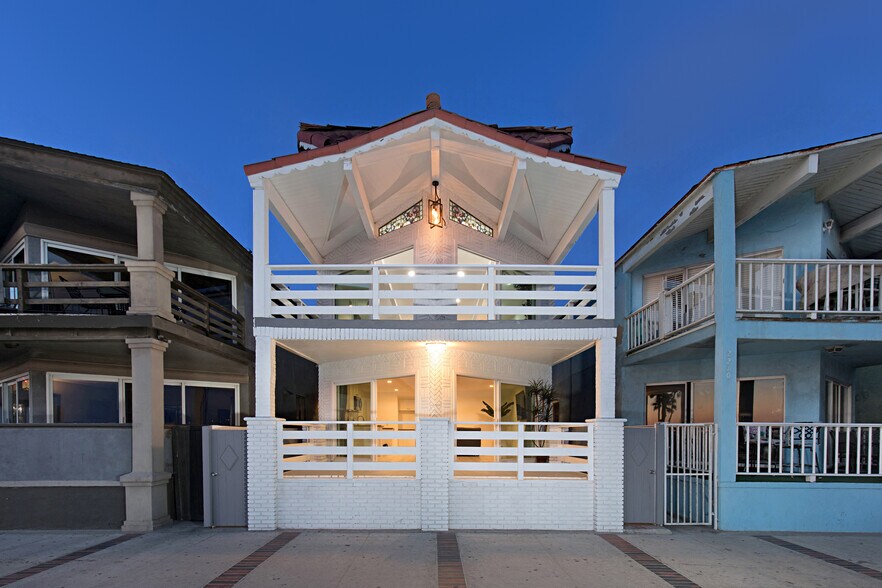 More Photos Of 2212 W Oceanfront, Newport Beach Multifamily For Sale