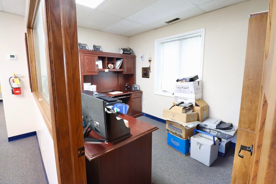 More Photos Of 414 Lincolnway, La Porte Office For Sale