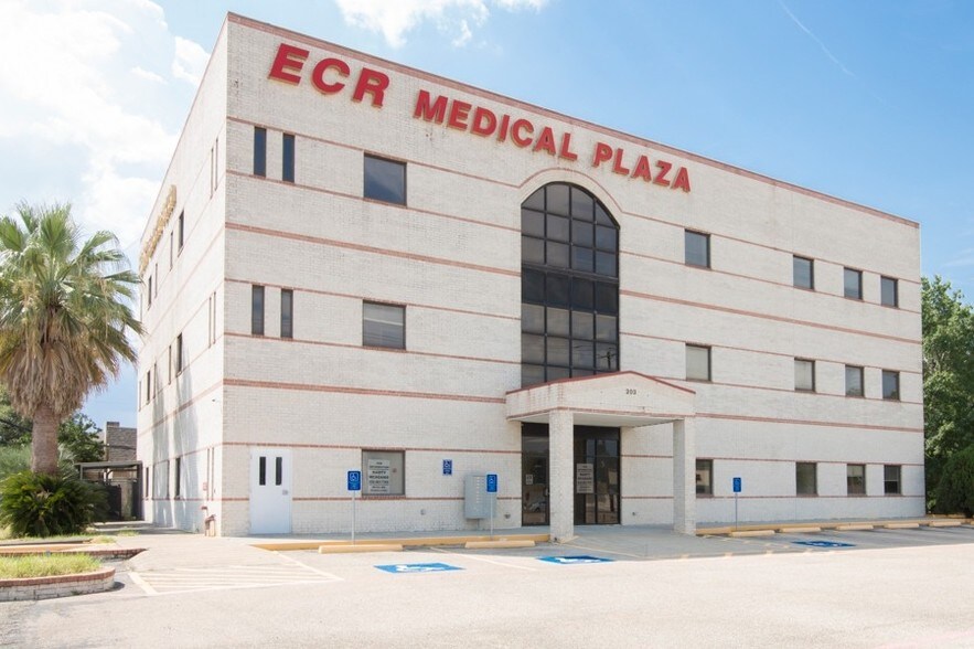 More Photos Of 203 N College Ave, Cleveland Medical For Sale