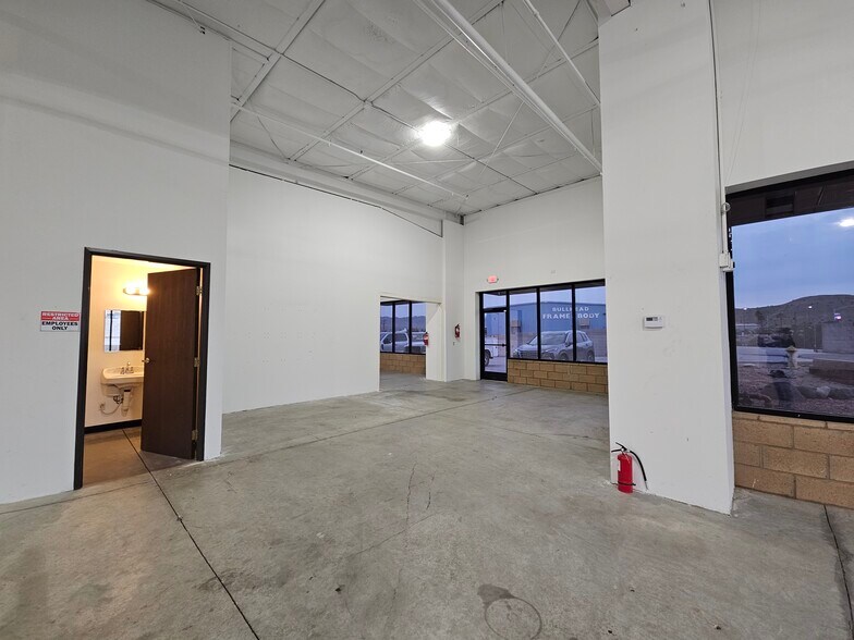 More Photos Of 2921 Friendly Pl, Bullhead City Light Distribution For Lease