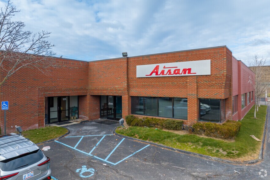 More Photos Of 24401-24415 Halsted Rd, Farmington Hills Light Manufacturing For Lease