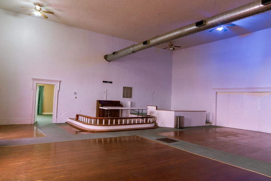 More Photos Of 13790 Main st, Sedalia Flex For Sale