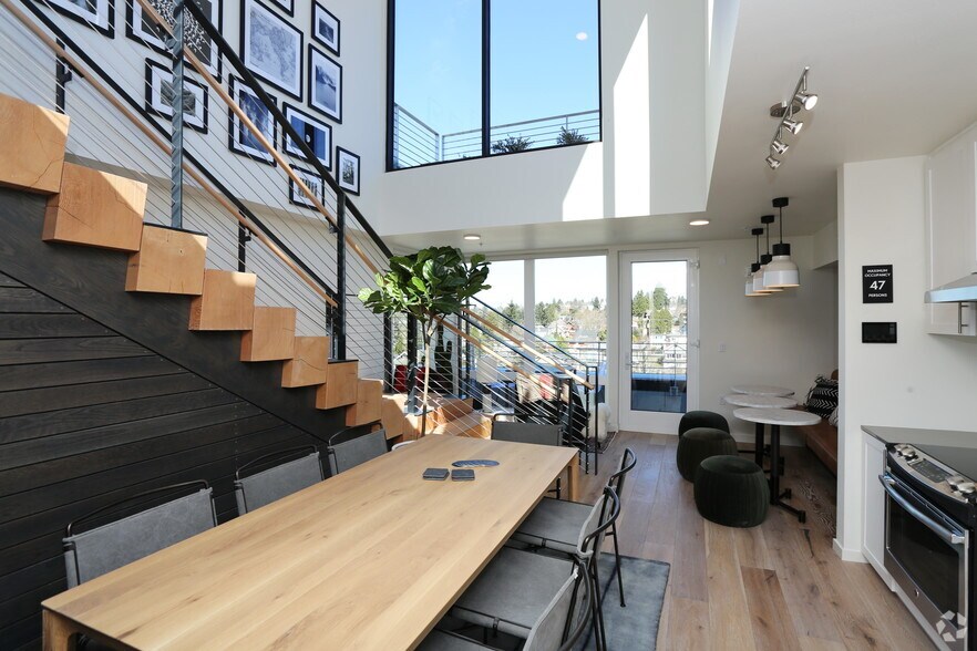 More Photos Of 6717 Roosevelt Way NE, Seattle Apartments For Lease