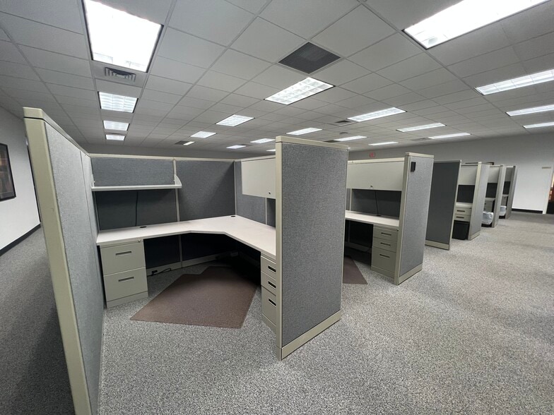 More Photos Of 2810 Meredyth Dr, Albany Medical For Lease