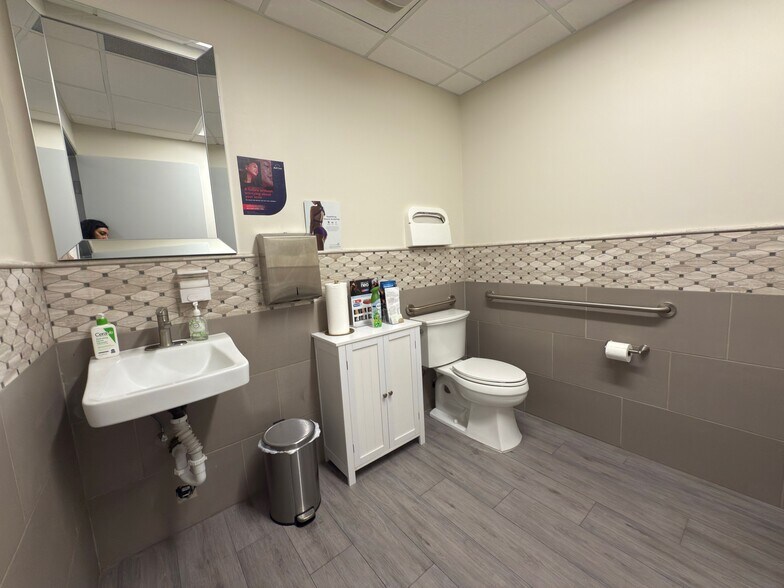 More Photos Of 4950 San Bernardino St, Montclair Medical For Lease