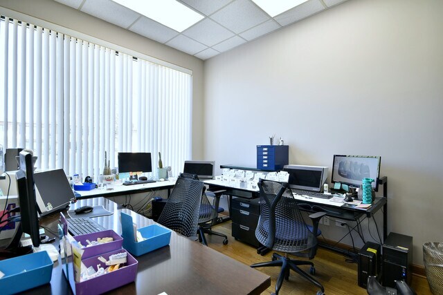 More Photos Of 1024-1036 Busse Hwy, Park Ridge Showroom For Lease