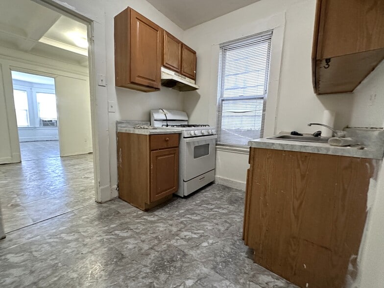 More Photos Of 232 Stuyvesant Ave, Lyndhurst Storefront Retail Residential For Sale