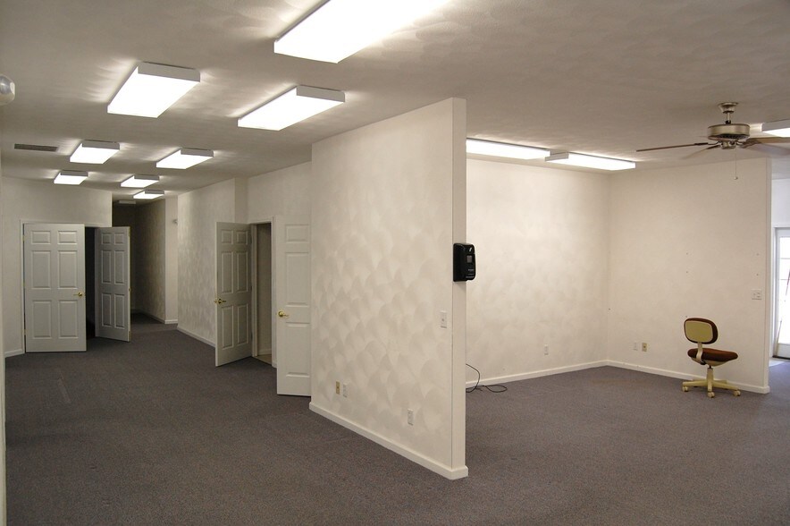 More Photos Of 144 Lincoln Place Ct, Belleville Medical For Sale