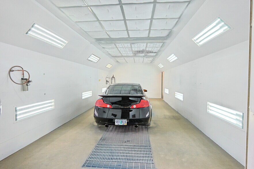 More Photos Of 390 N Front St, Coos Bay Industrial For Sale