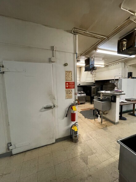 More Photos Of 2724 W Lewis St, Pasco Hotel For Lease
