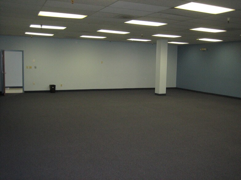 More Photos Of 3161 N 33rd Ave, Phoenix Research And Development For Lease