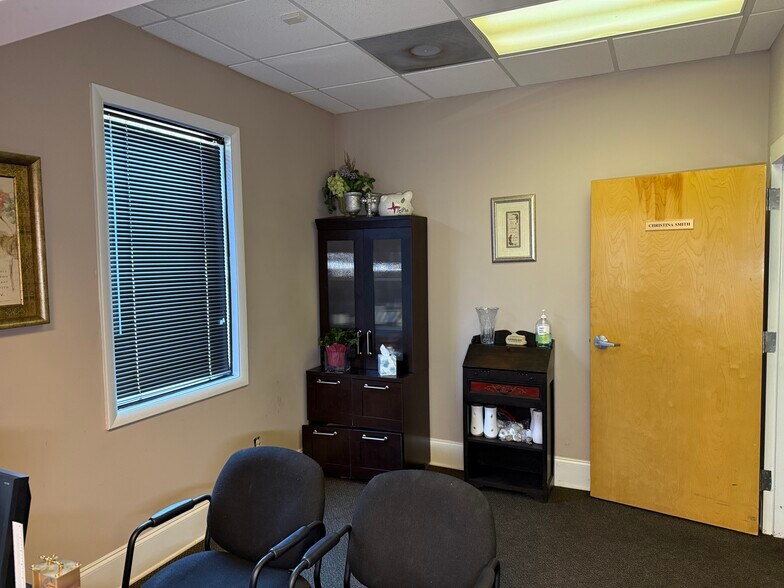 More Photos Of 99 Grove Park Ln, Woodstock Loft Creative Space For Sale