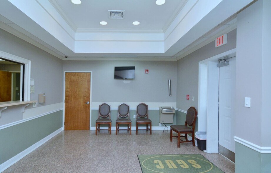 More Photos Of 803 N Jackson St, Albany Office For Lease