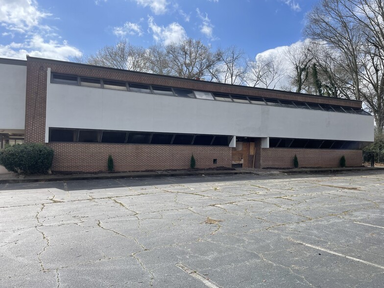 More Photos Of 2981 Church St, East Point Medical For Sale