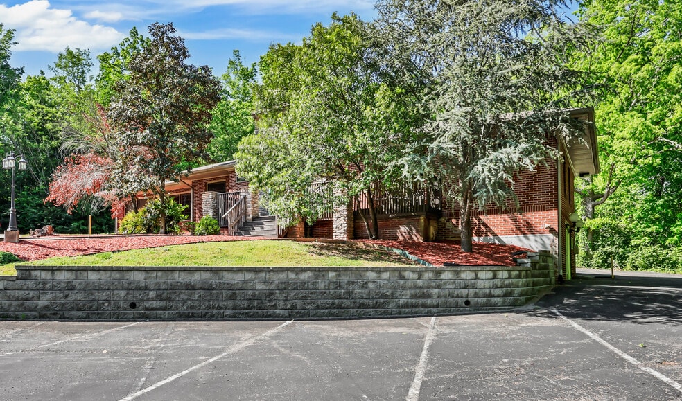 More Photos Of 1543 Madison St, Clarksville Specialty For Sale