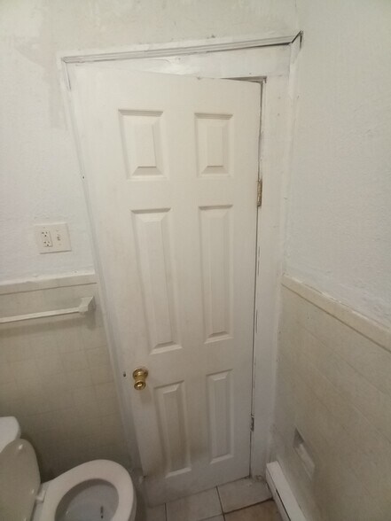 More Photos Of 1874 Marloes Ave, Cleveland Apartments For Sale