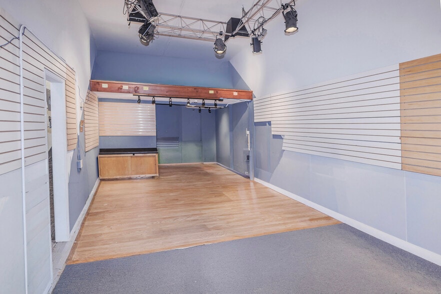 More Photos Of 726 El Camino Real, Redwood City Storefront For Sale