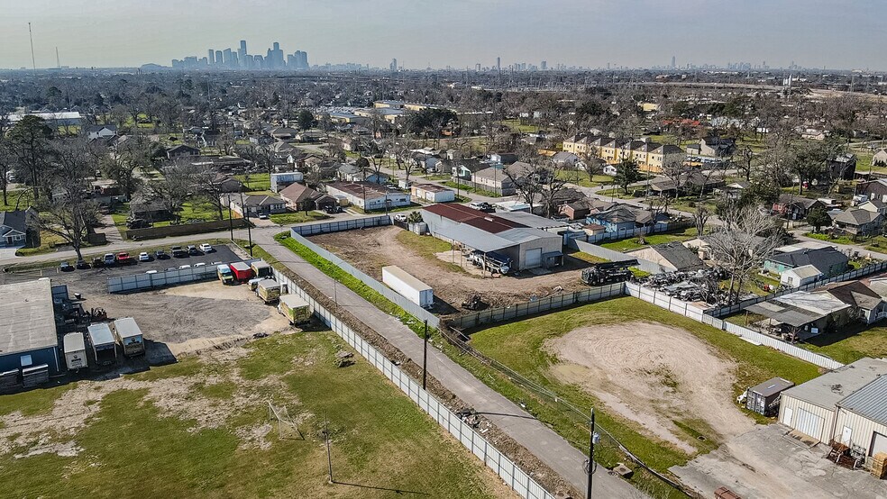 More Photos Of 2513 Vaughn St, Houston Industrial For Sale
