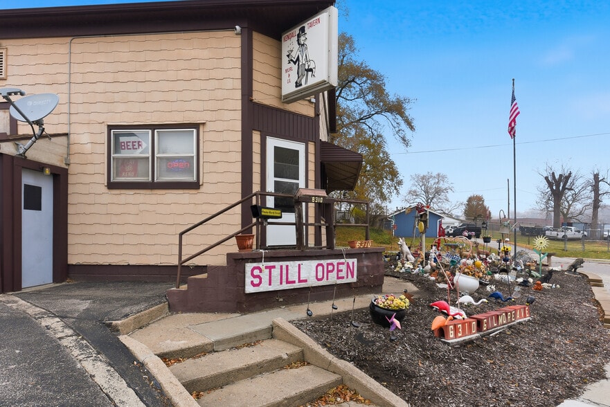 More Photos Of 6310 Gilmore Ave, Omaha Bar For Sale