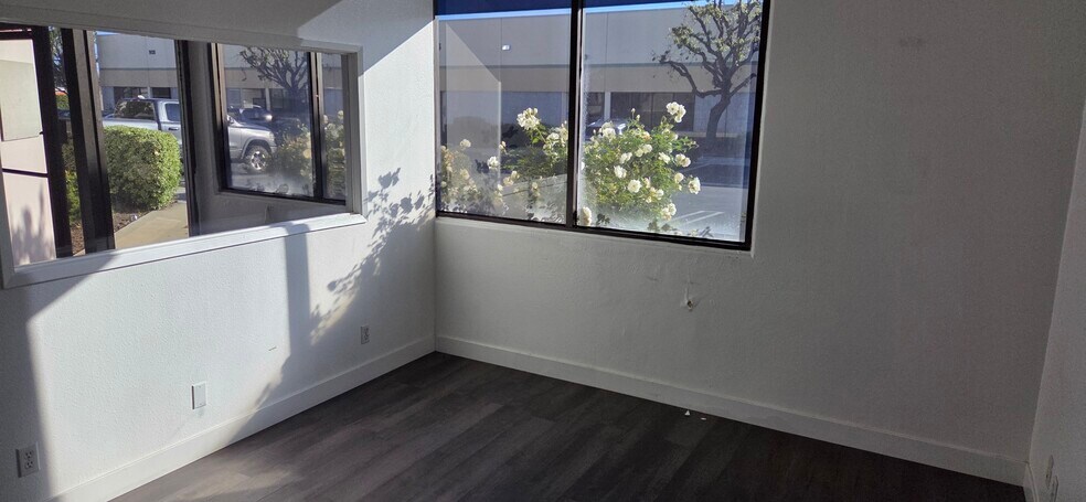 More Photos Of 9155 Alabama Ave, Chatsworth Light Manufacturing For Lease