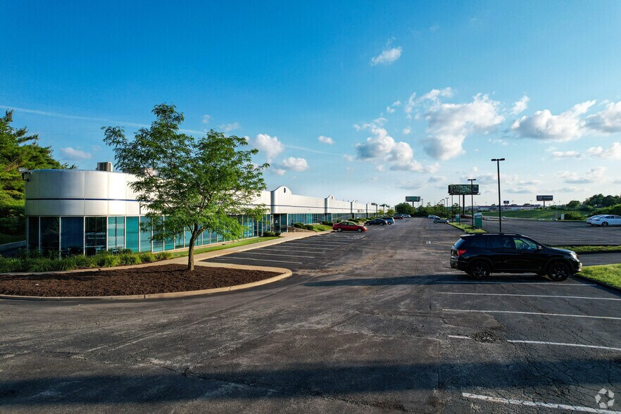 More Photos Of 1901-1939 Belt Way Dr, Overland Showroom For Lease