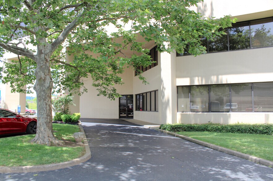 More Photos Of 611 3rd Ave, Huntington Office For Sale