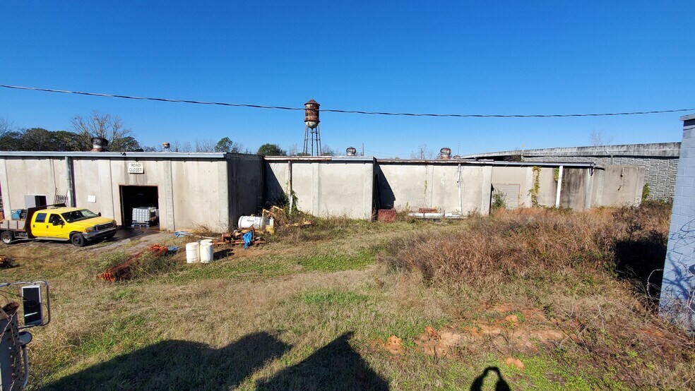 More Photos Of 220 Hidden Corner Ct, Greenville Distribution For Sale