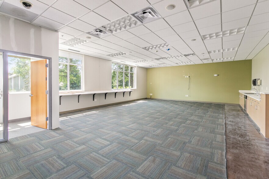 More Photos Of 8850 NW 62nd Ave, Johnston Office For Lease