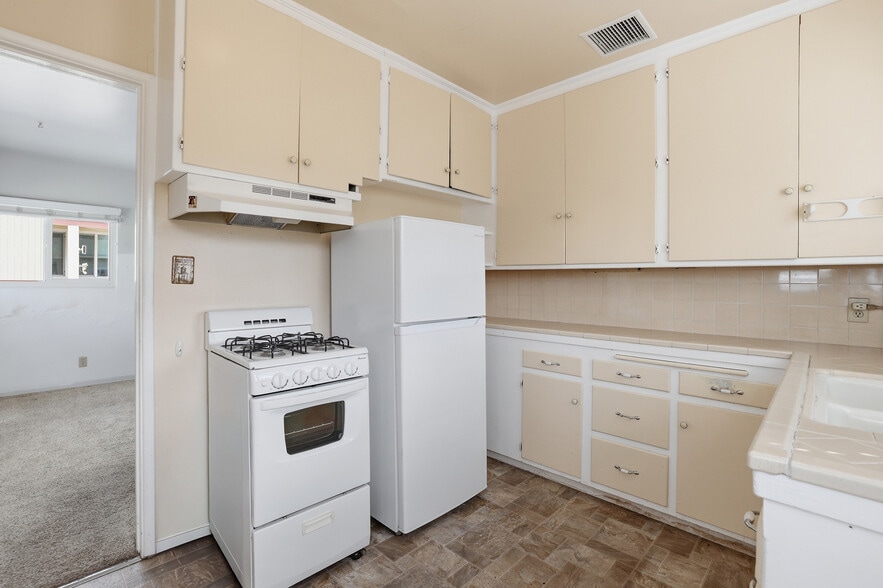 More Photos Of 3521 Ocean View Blvd, Glendale General Retail For Sale