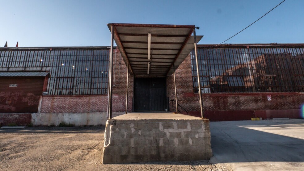 More Photos Of 6000 Avalon Blvd, Los Angeles Warehouse For Lease