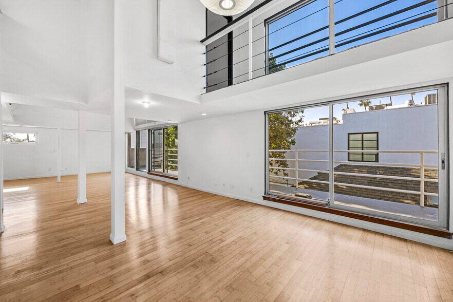 More Photos Of 1350-1352 Abbot Kinney Blvd, Venice Loft Creative Space For Lease