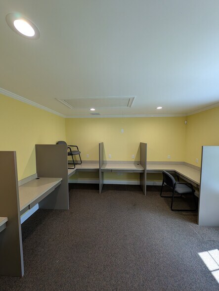 More Photos Of 225 Oakland Rd, South Windsor Coworking Space