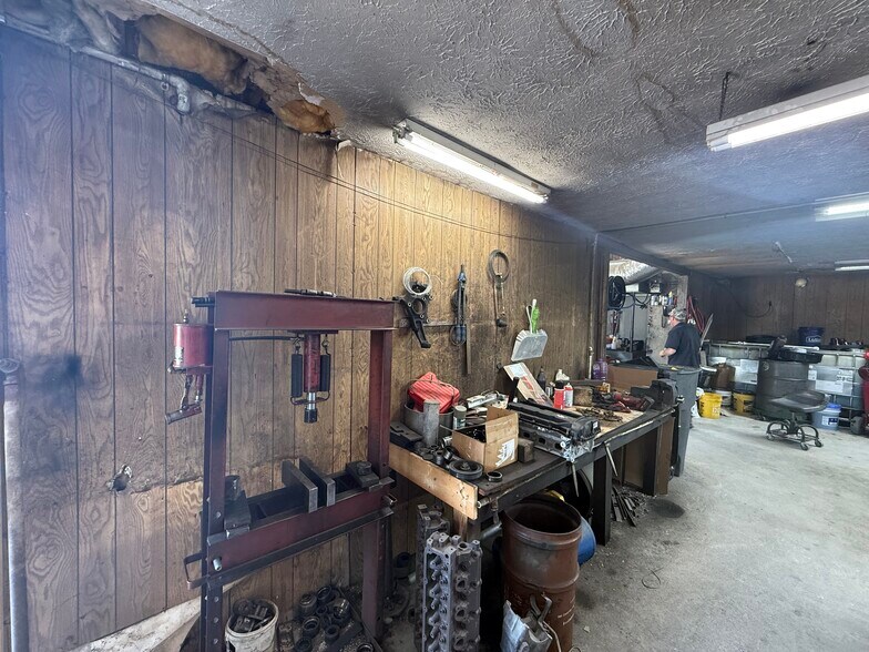 More Photos Of 916 Pleasant Grove Rd, Westmoreland General Retail For Sale