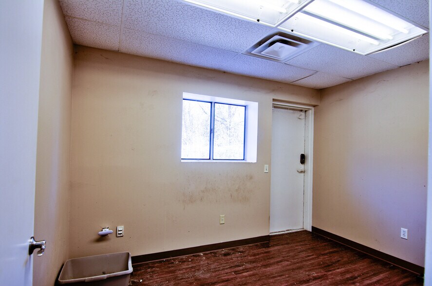More Photos Of 9730 Shepard Hill Rd, Willis Warehouse For Sale