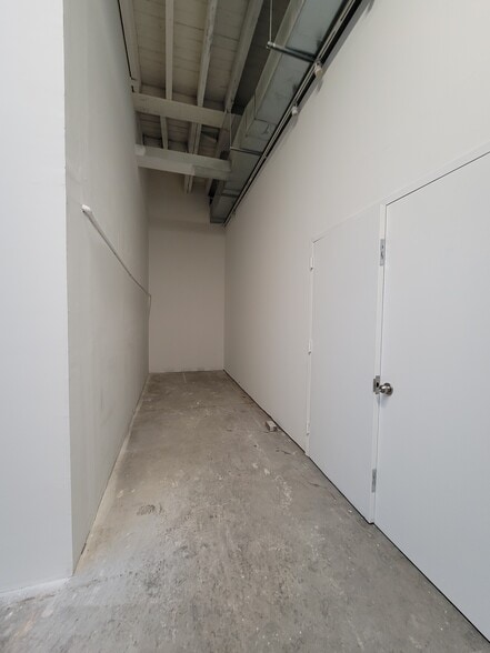 More Photos Of 272-280 Seigel St, Brooklyn Restaurant For Lease