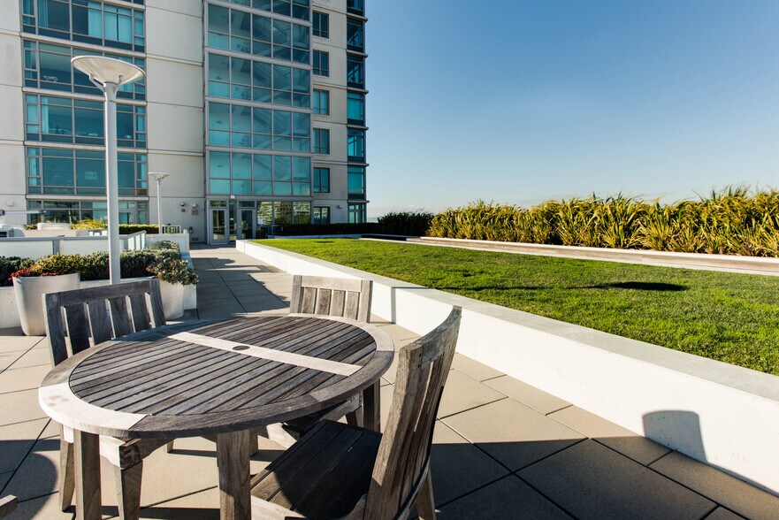 More Photos Of 100 Grand Ave, Oakland Apartments For Lease