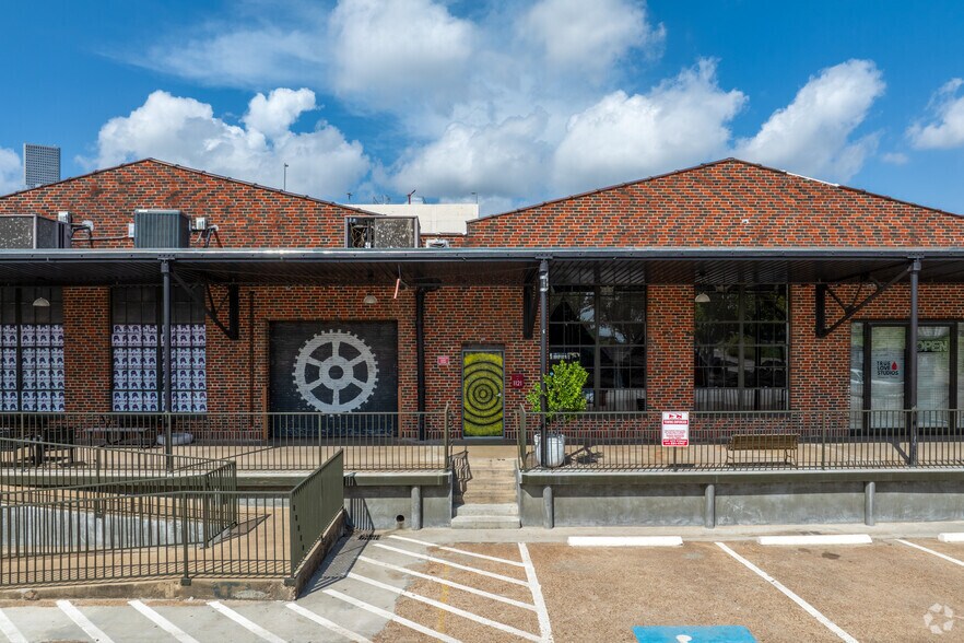 More Photos Of 1125 Providence St, Houston Warehouse For Lease