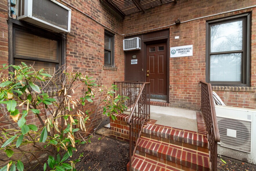 More Photos Of 98120 Queens Blvd, Rego Park Apartments For Sale