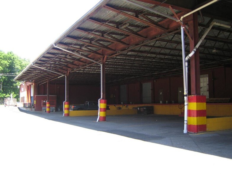 More Photos Of 320 Route 10 W, Whippany Warehouse For Lease