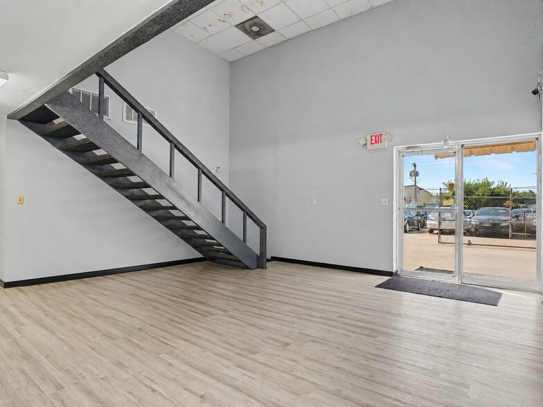 More Photos Of 400 N Macarthur Blvd, Oklahoma City Warehouse For Sale