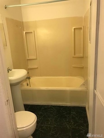 More Photos Of 23 Basin St SW, Ephrata Storefront Retail Residential For Lease