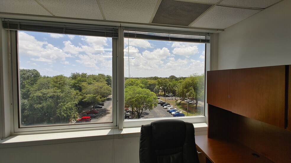 More Photos Of 210 N University Dr, Coral Springs Office For Lease